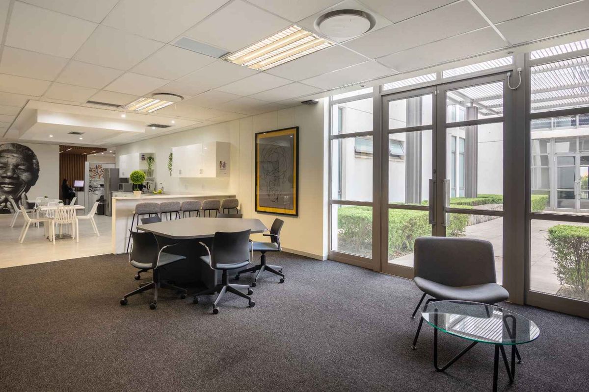 Private office space for 4 persons in Regus Waterfall City - Photo 2