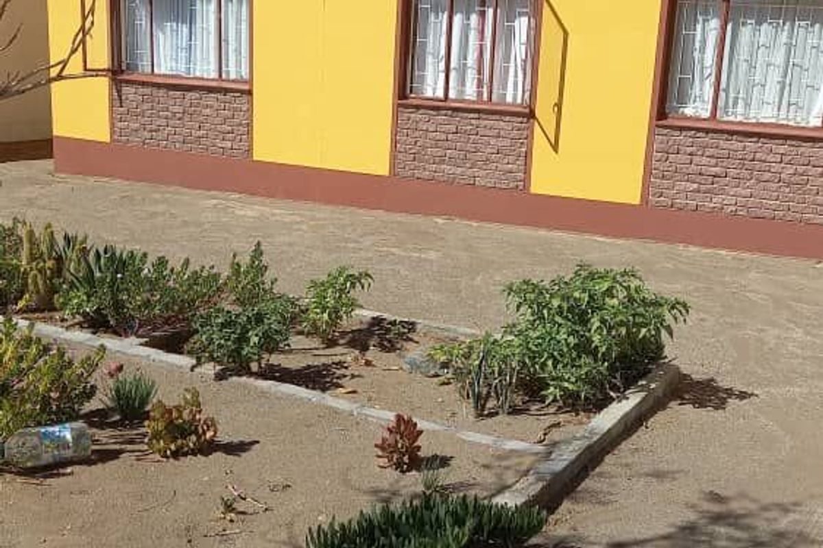 WELL-LOCATED PERFECT STARTER HOME FOR SALE IN KEETMANSHOOP - NAMIBIA - Photo 3