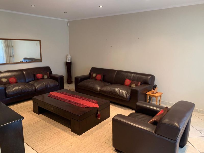 House in Diaz Beach - Photo 9