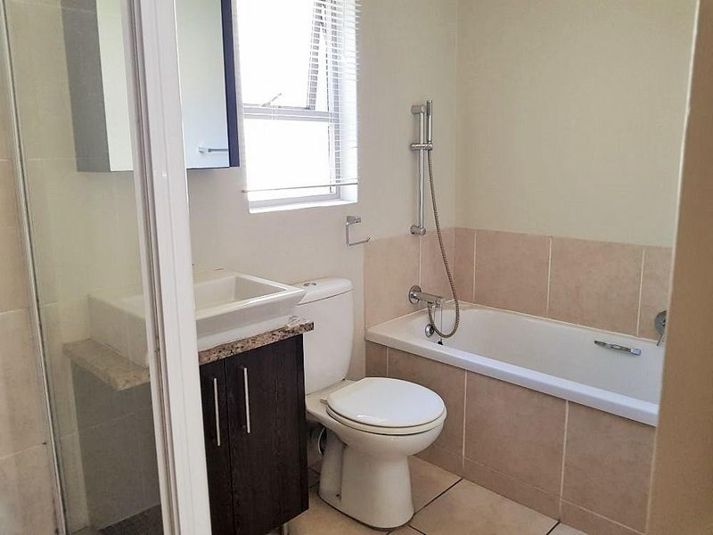 1 Bed garden apartment in Lonehill - Photo 6