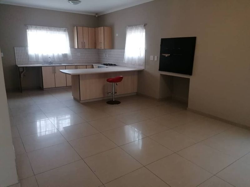 TO LET - COZY 3-BEDROOM TOWNHOUSE NEAR THE SEA, SWAKOPMUND,NAMIBIA - Photo 8