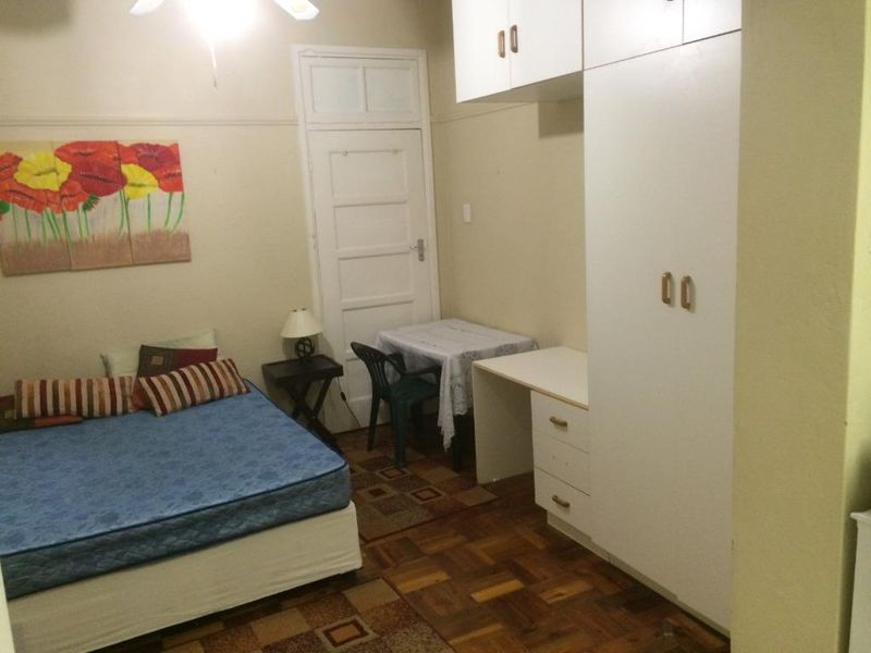 Humerail bedsitter available to rent - Photo 2