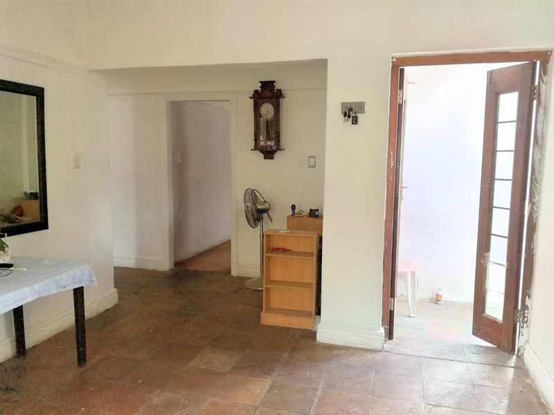 3 Bedroom Semi Detached Home, Kensington - Photo 2