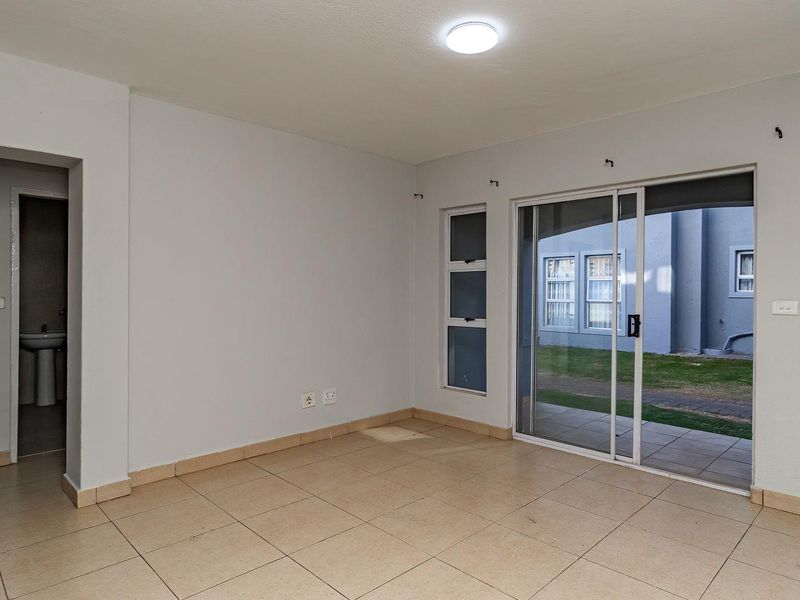 Your Ideal Home: Ground Floor Unit with Patio & Pool Access - Photo 5