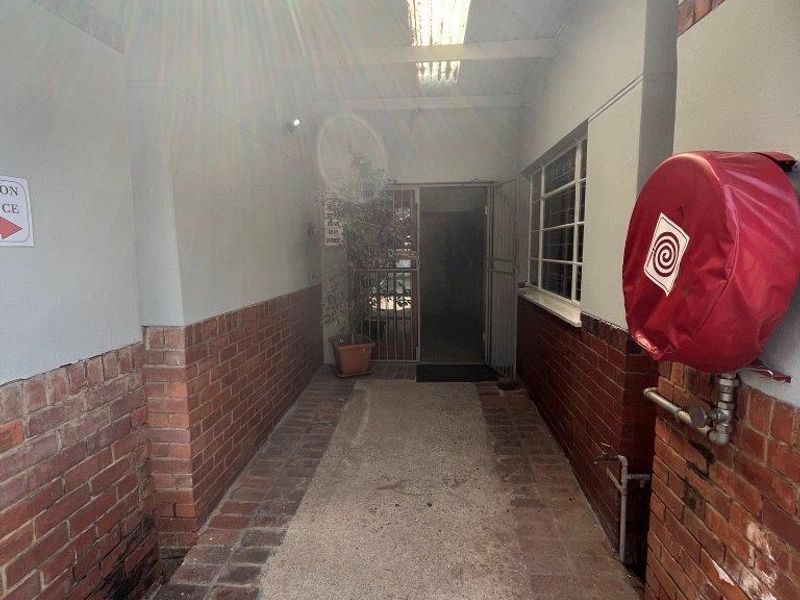 PRIME OFFICES TO RENT AND SITUATED AT 546 18TH AVENUE RIETFONTEIN  FOR ONLY R 35 000 PER MONTH. - Photo 6