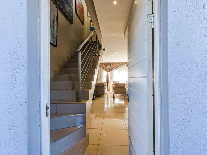 Embrace a Modern Lifestyle - Photo 3
