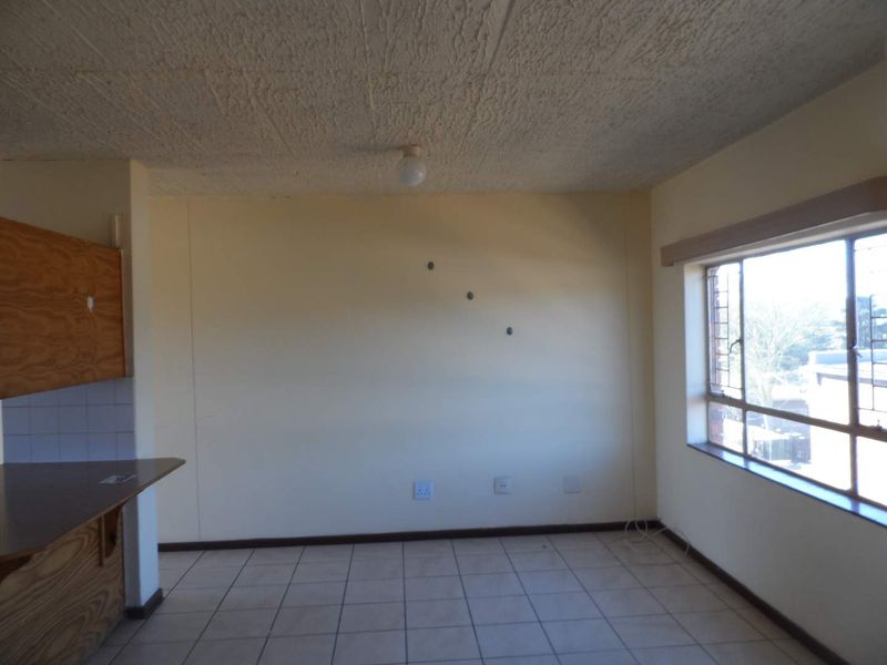 BACHELOR FLAT TO RENT IN PRETORIA WEST - Photo 4