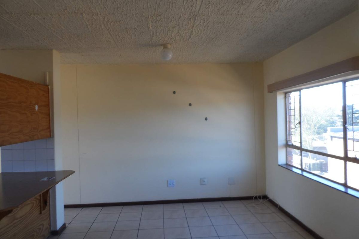 BACHELOR FLAT TO RENT IN PRETORIA WEST - Photo 4