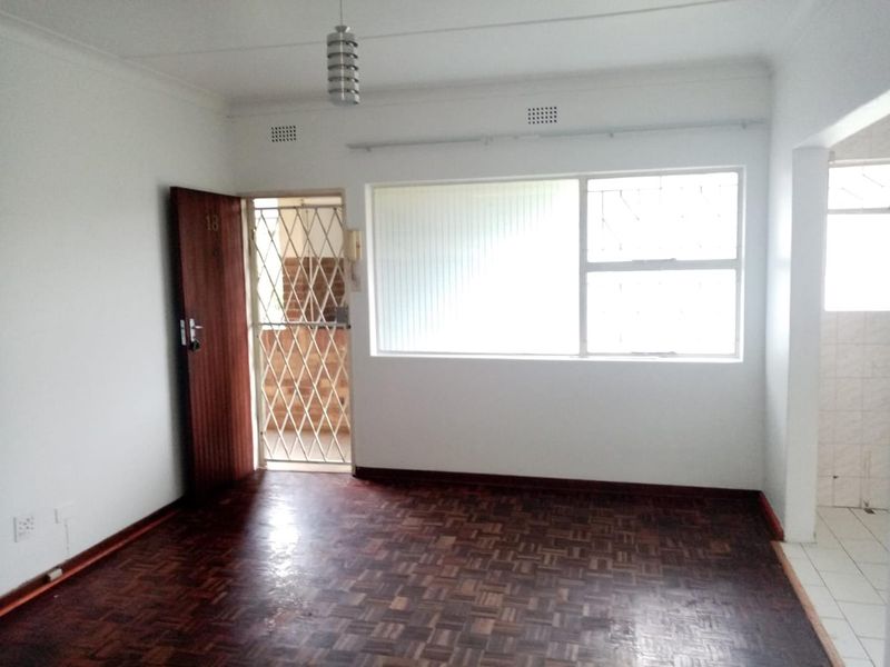 Spacious 2 Bedroom apartment available in Windsor West - Ideal Lock-Up & Go - Photo 7