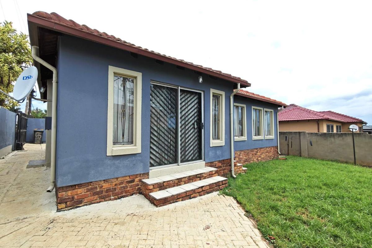 4 Bedroom House for Sale in Cosmo City - Photo 3