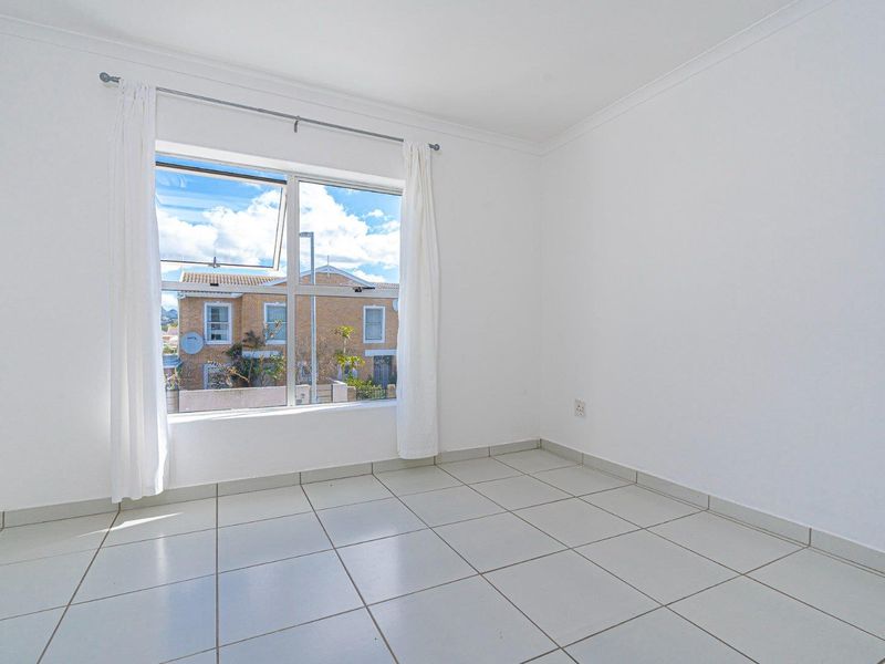 Charming and Well Maintained 2-Bedroom Home in the Heart of Kenilworth – Ideal for First-Time Buyers, Scaling down or Investors - Photo 10