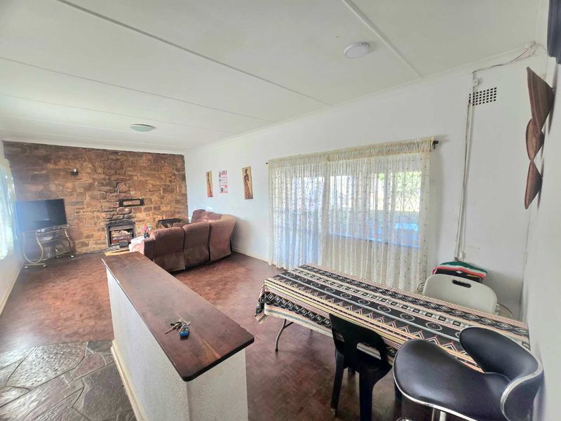 Family home with pool and flatlet - Photo 5