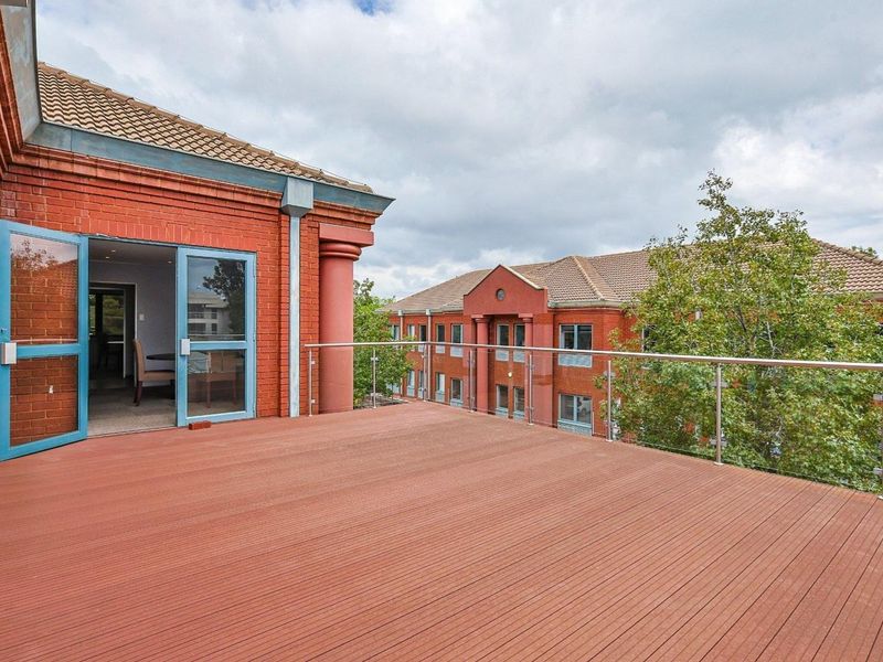 Prime Business Address: 215m2 Ground-Floor Suite with Unrivaled N1 Frontage & Connectivity - Photo 10