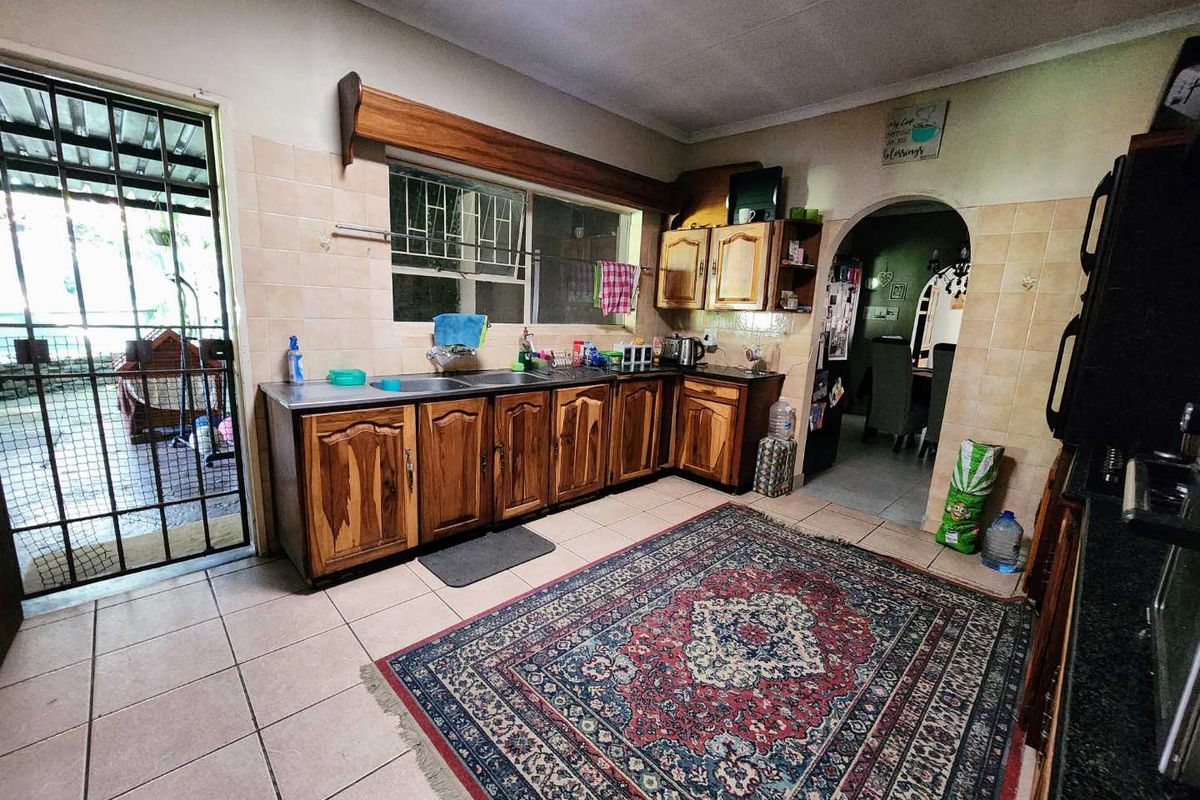 Spacious Family Home with Income-Generating Flatlet - Photo 3