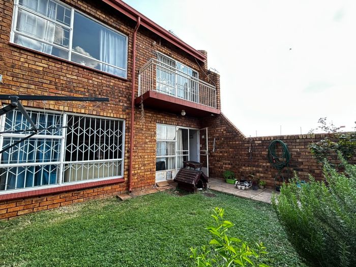 Property #2563244, Townhouse For Sale in Dorandia