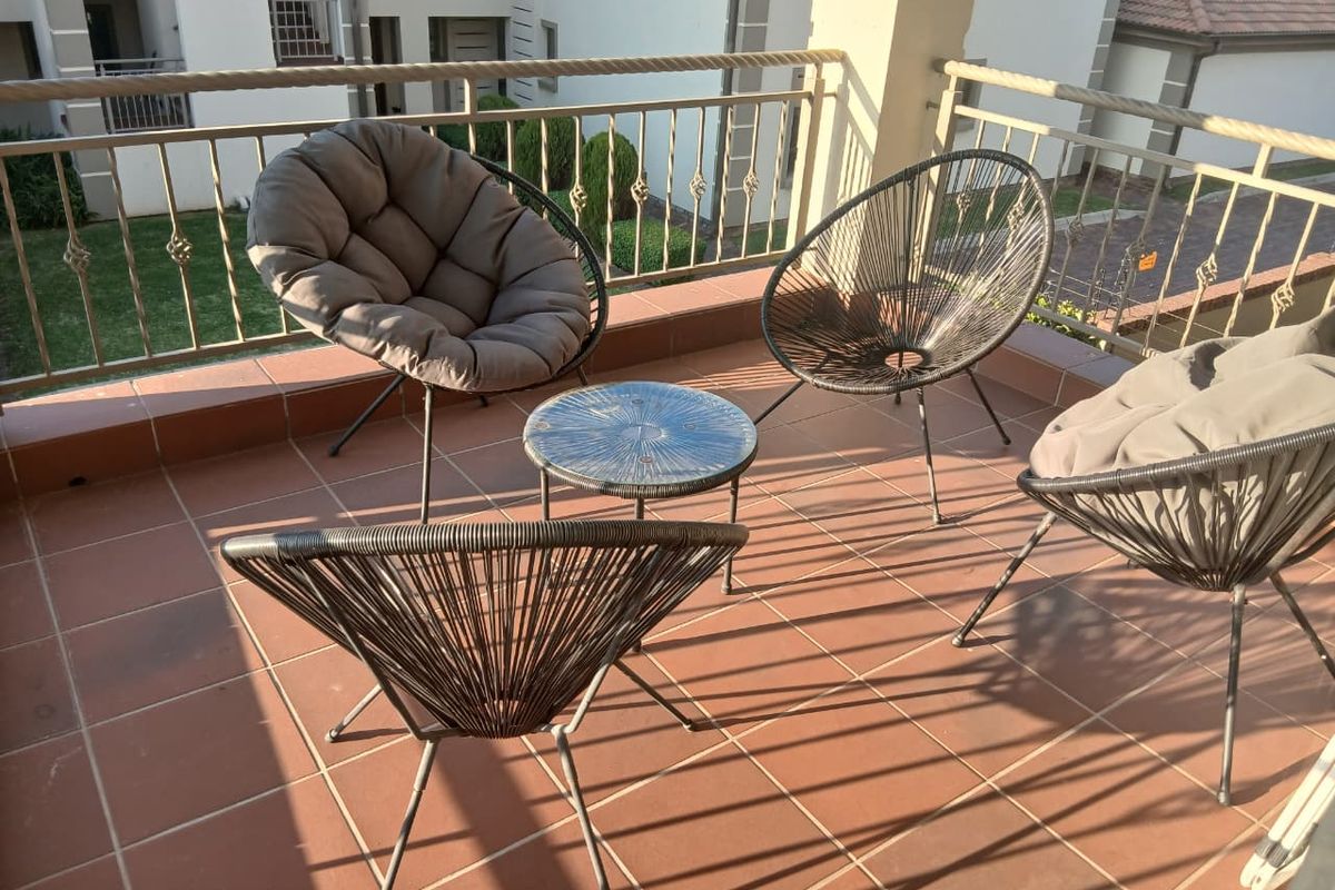 NEW RELEASE - Live Close to OR Tambo Airport in This Stylish Boksburg Apartment - Photo 2