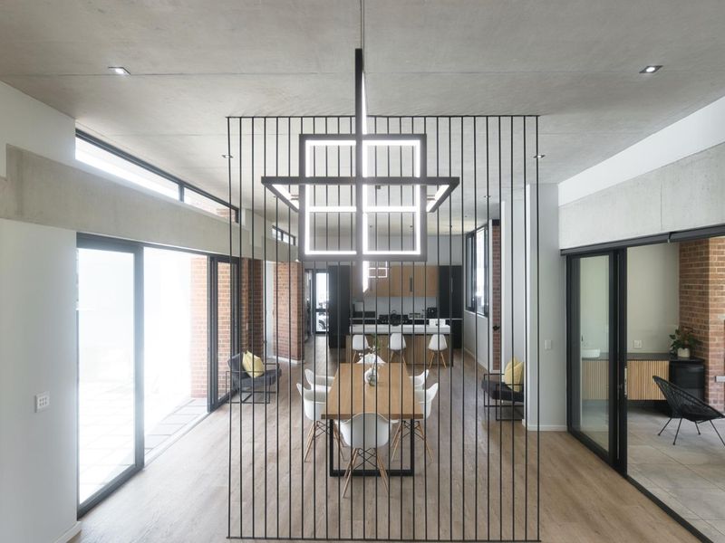 CONTEMPORARY RESIDENTIAL HOME - Photo 4