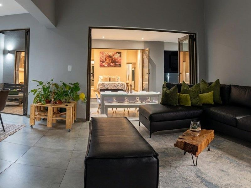 Single Level Contemporary Family Living on an Expansive 880sqm Stand - Photo 10