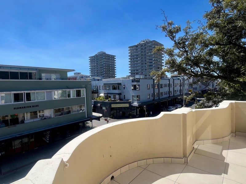 Top Floor Corner Apartment in Sea Point - Photo 5