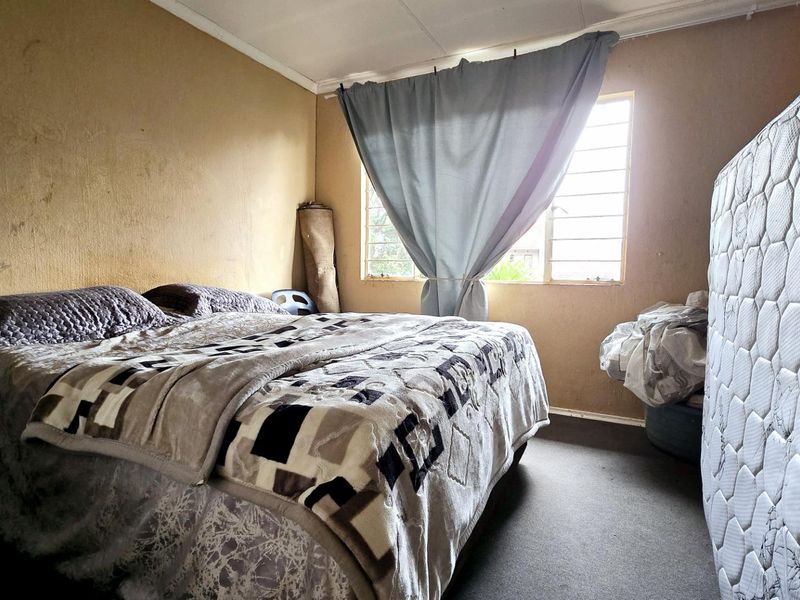 Renovator’s Dream – Endless Potential! - Photo 10