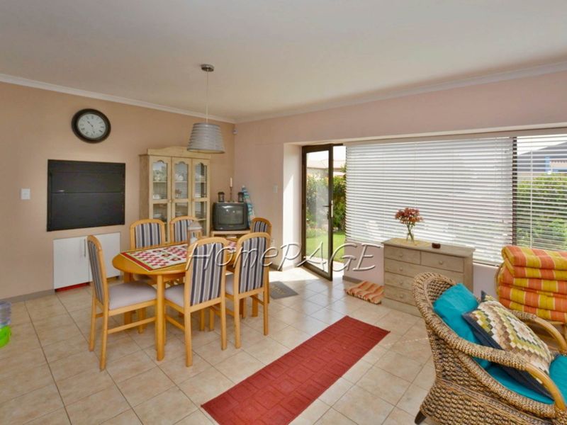 Ext 10, Henties Bay:  Airy Corner Home with LOTS OF LIGHT is for sale - Photo 8