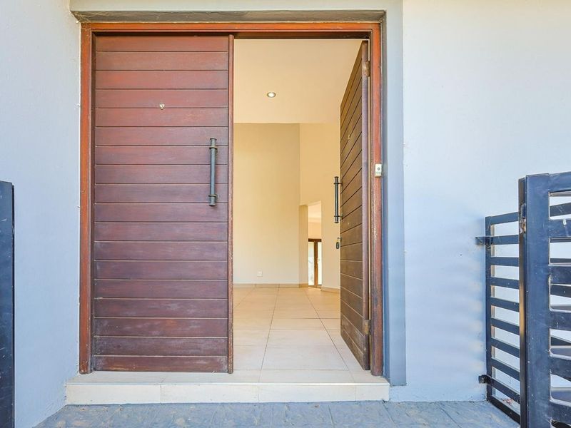 Stunning Family Oasis in Silver Lakes Golf and Wildlife Estate - For Sale - Photo 6