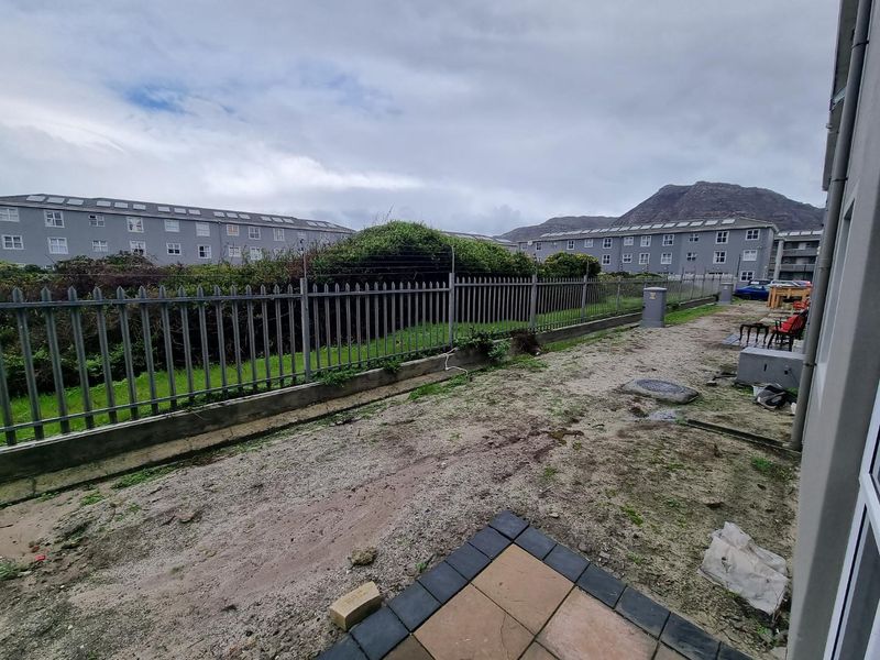 Unfurnished Two Bedroom Ground Floor Apartment To Rent in Muizenberg - Photo 7