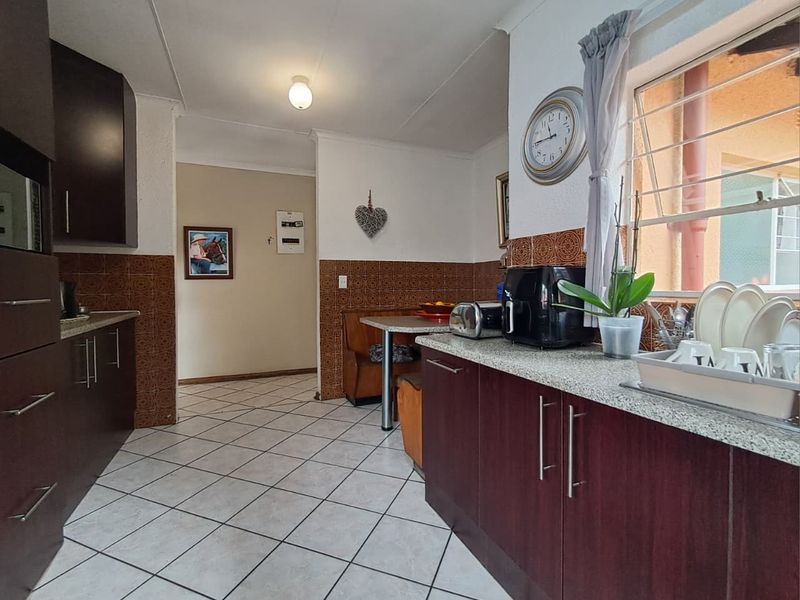 3 Bedroom House for Sale in Brackenhurst - Photo 5