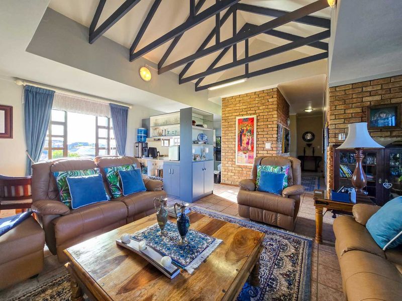 Spacious family home for sale is Stilbaai-Wes. - Photo 6