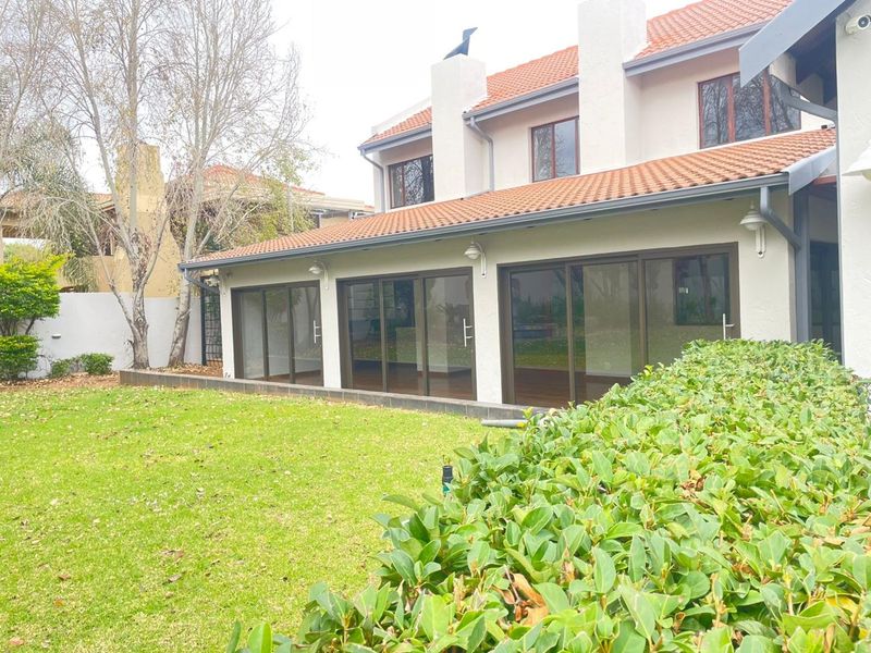 BEAUTIFUL FAMILY HOME FOR SALE IN AMBERFIELD RIDGE ESTATE!!! - Photo 1