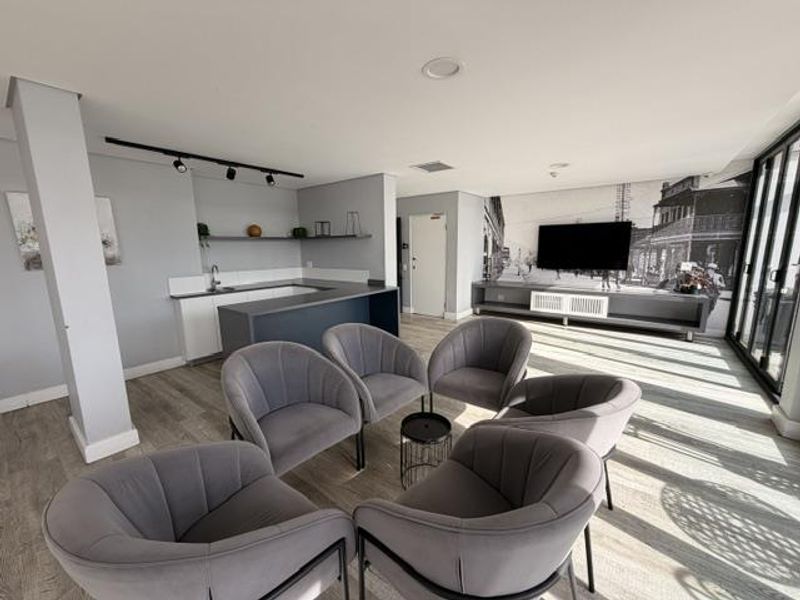 Furnished STUDIO apartment with large balcony, parking & great mountain views - Photo 10