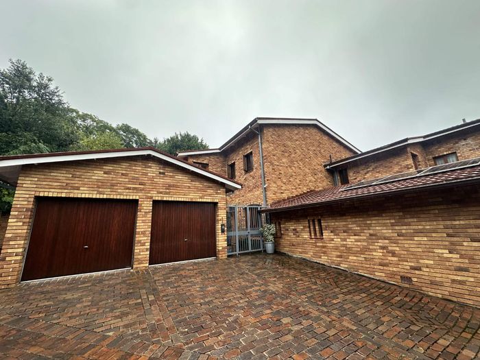 Property #2489781, Townhouse For Sale in Illovo