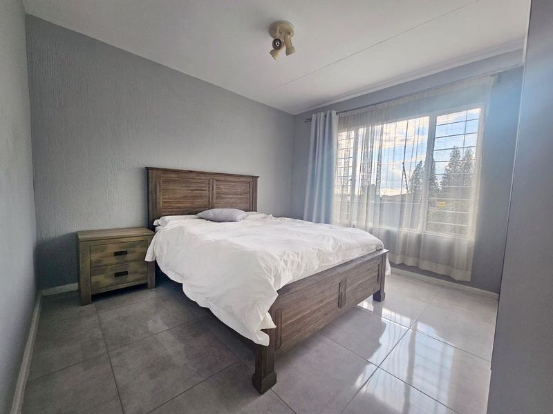 Introducing a Spectacular Renovated GROUND FLOOR Apartment in Radiokop - Photo 8