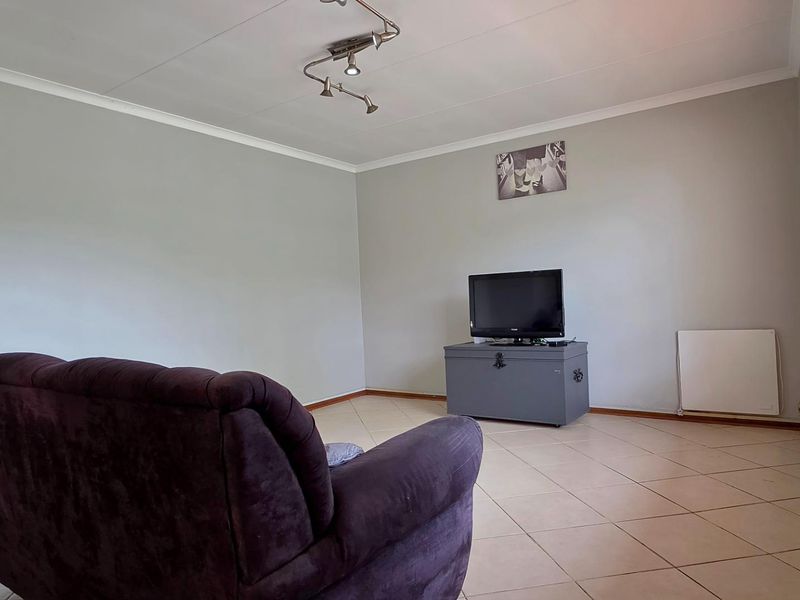 3 Bedroom House for Sale in Verwoerdpark - Photo 7