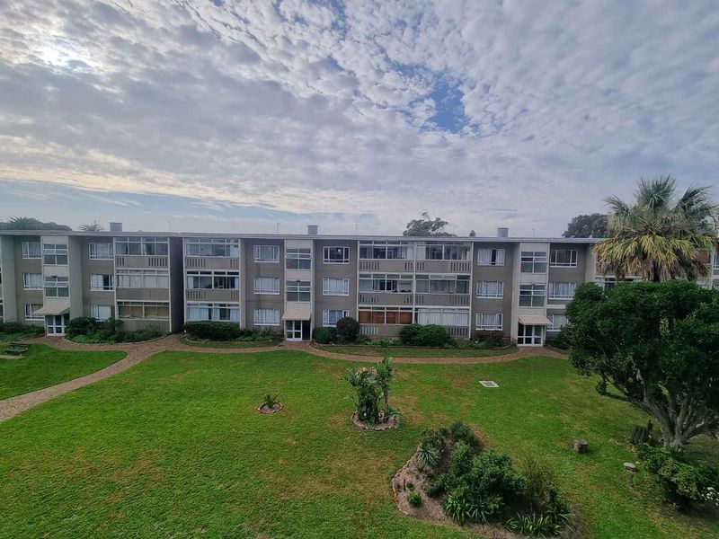 Unfurnished 2-Bedroom Apartment To Rent in Claremont - Photo 8