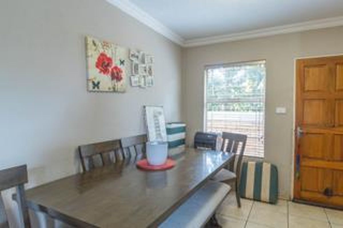 HEUWELSIG ESTATE - 3 BEDROOMS - 2 BATHROOMS - 2 GARAGES - Photo 5