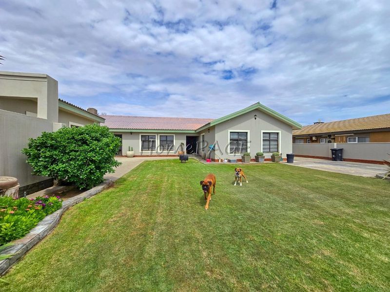 Central, Walvis Bay:  4 Bedr Home with 6-car garages IN A GOOD AREA - Photo 3