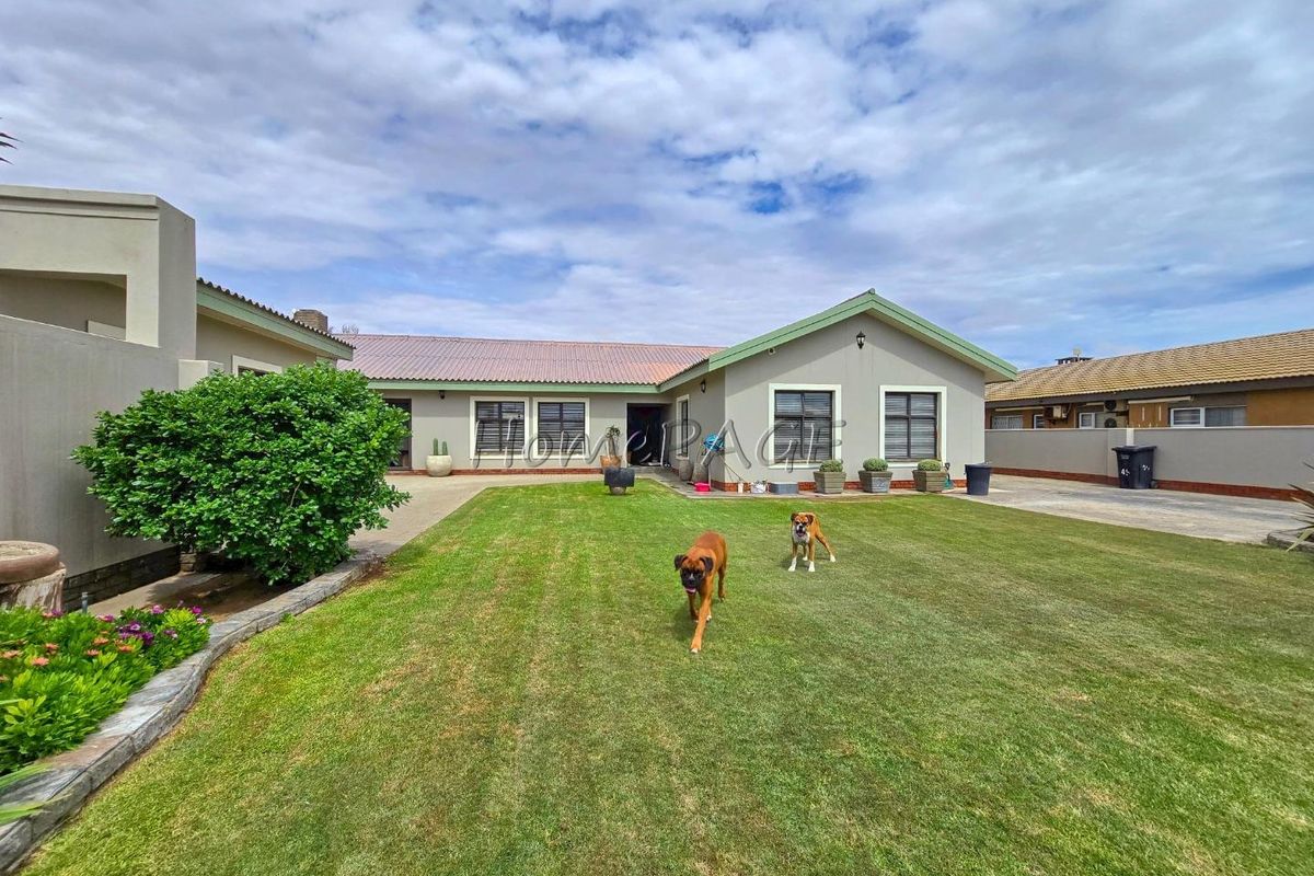 Central, Walvis Bay:  4 Bedr Home with 6-car garages IN A GOOD AREA - Photo 3