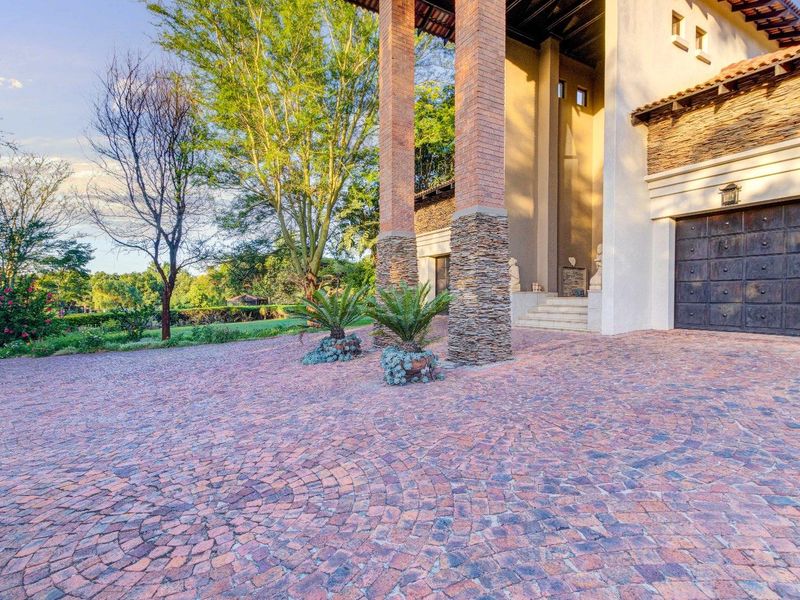 Breathtaking balinese – inspired residence - Photo 4