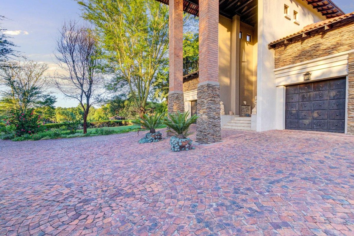 Breathtaking balinese – inspired residence - Photo 4