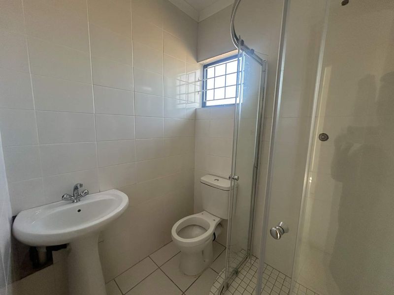 Charming 2 Bedroom House in Eastwood - Photo 3