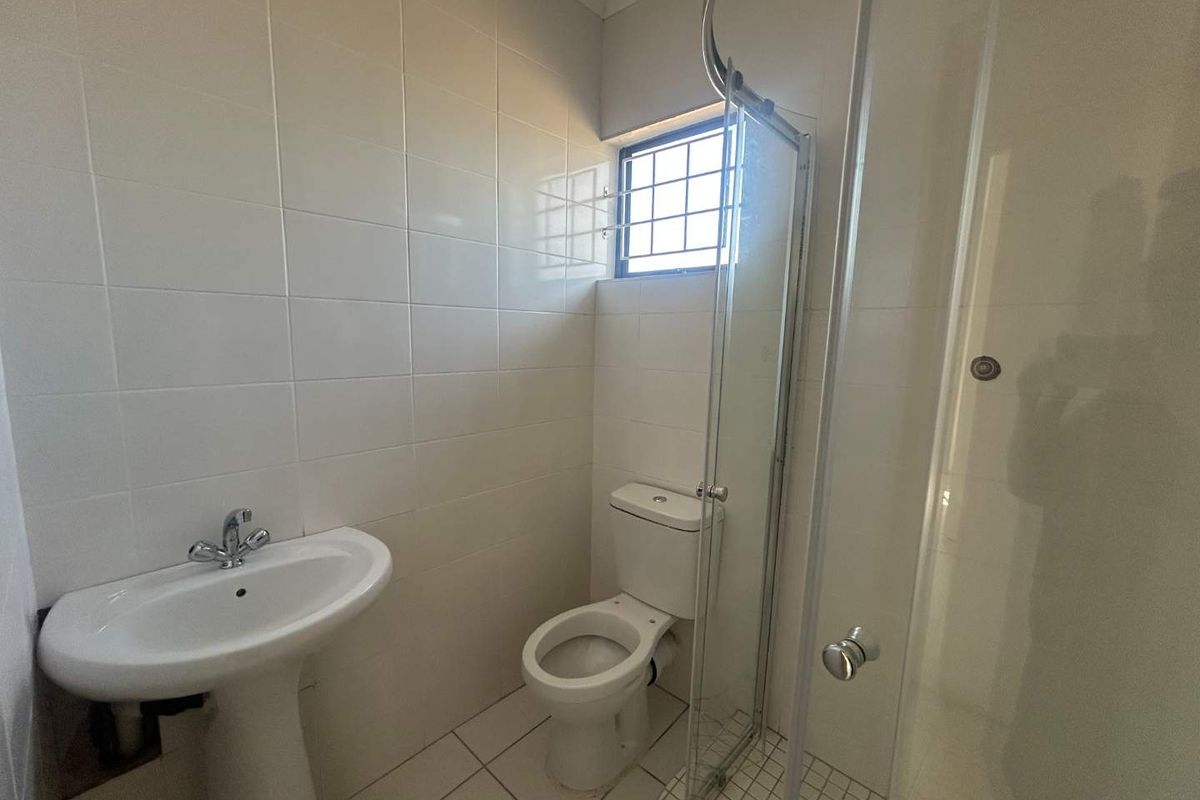Charming 2 Bedroom House in Eastwood - Photo 3