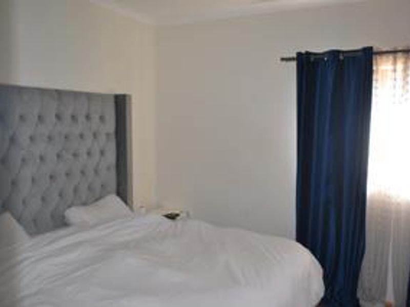 Lovely 2 Bedroom unit on 1st floor - Photo 6