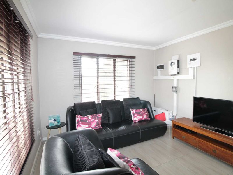 4 Bedroom house for sale in Cosmo City - Photo 5