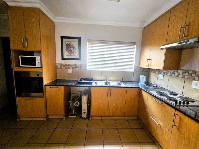 Modern 1-Bedroom Townhouse — Ideal Retirement Living, 100m from Stirling Hospital - Photo 8
