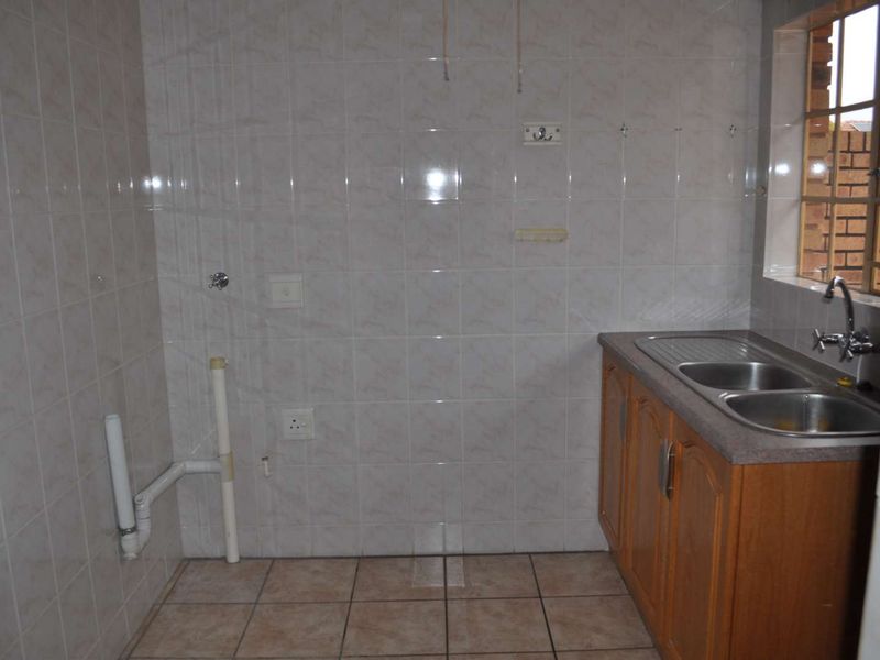 SPECIOUS HOME FOR SALE IN RENAISSANCE RETIRMENT VILLAGE - Photo 5