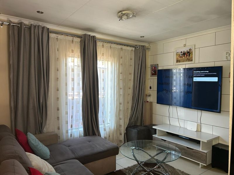 Clayville R 850 000 Home for Sale ! - Photo 8