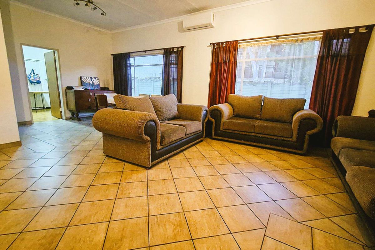 Versatile Family Home with Private Flat - Photo 4