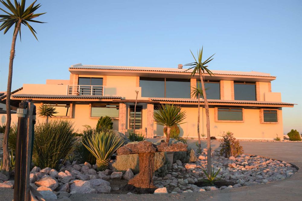 main house exterior view