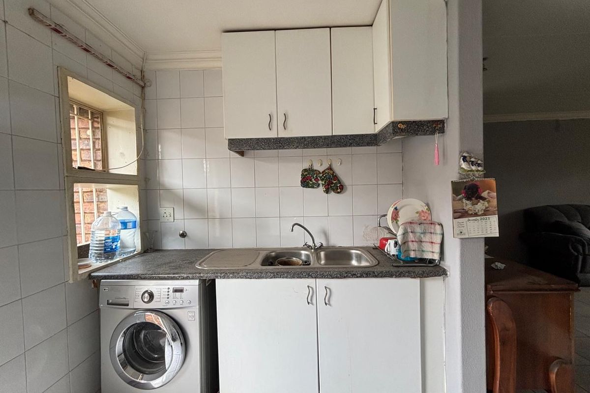 2 Bedroom 1 Bathroom Townhouse For sale in Mayfield Park - Photo 3